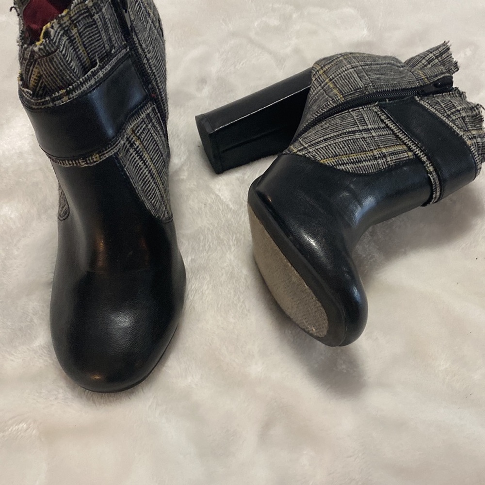 Hi 7 1/2 Ankle boots